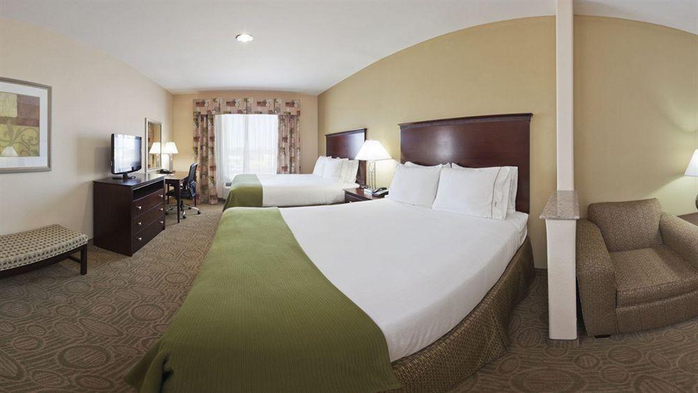 Holiday Inn Express & Suites Brownfield Экстерьер фото