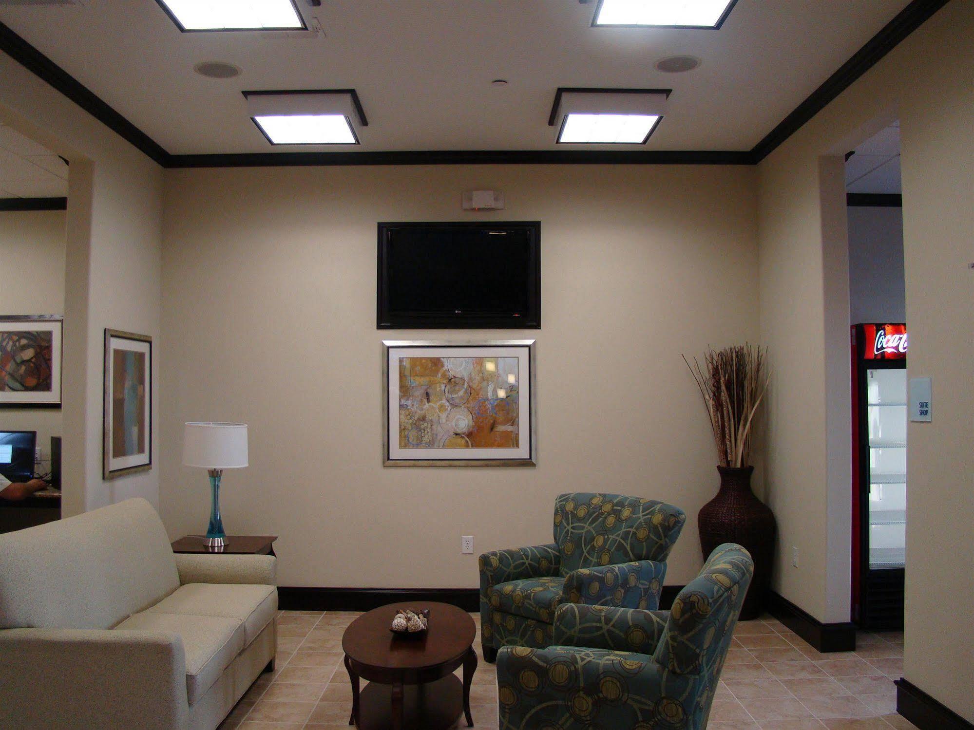 Holiday Inn Express & Suites Brownfield Экстерьер фото