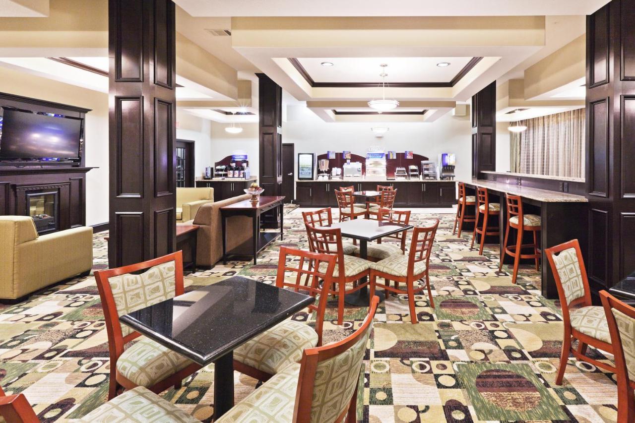 Holiday Inn Express & Suites Brownfield Экстерьер фото
