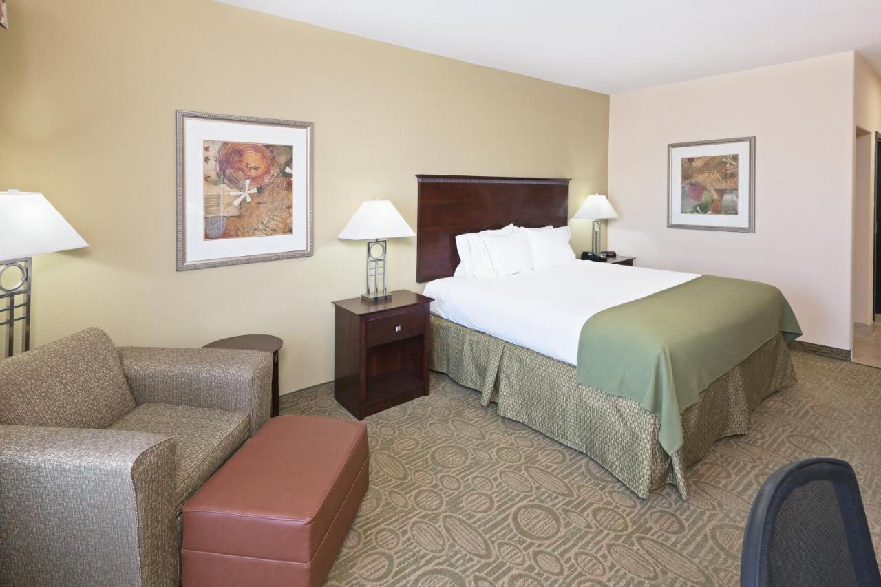 Holiday Inn Express & Suites Brownfield Экстерьер фото