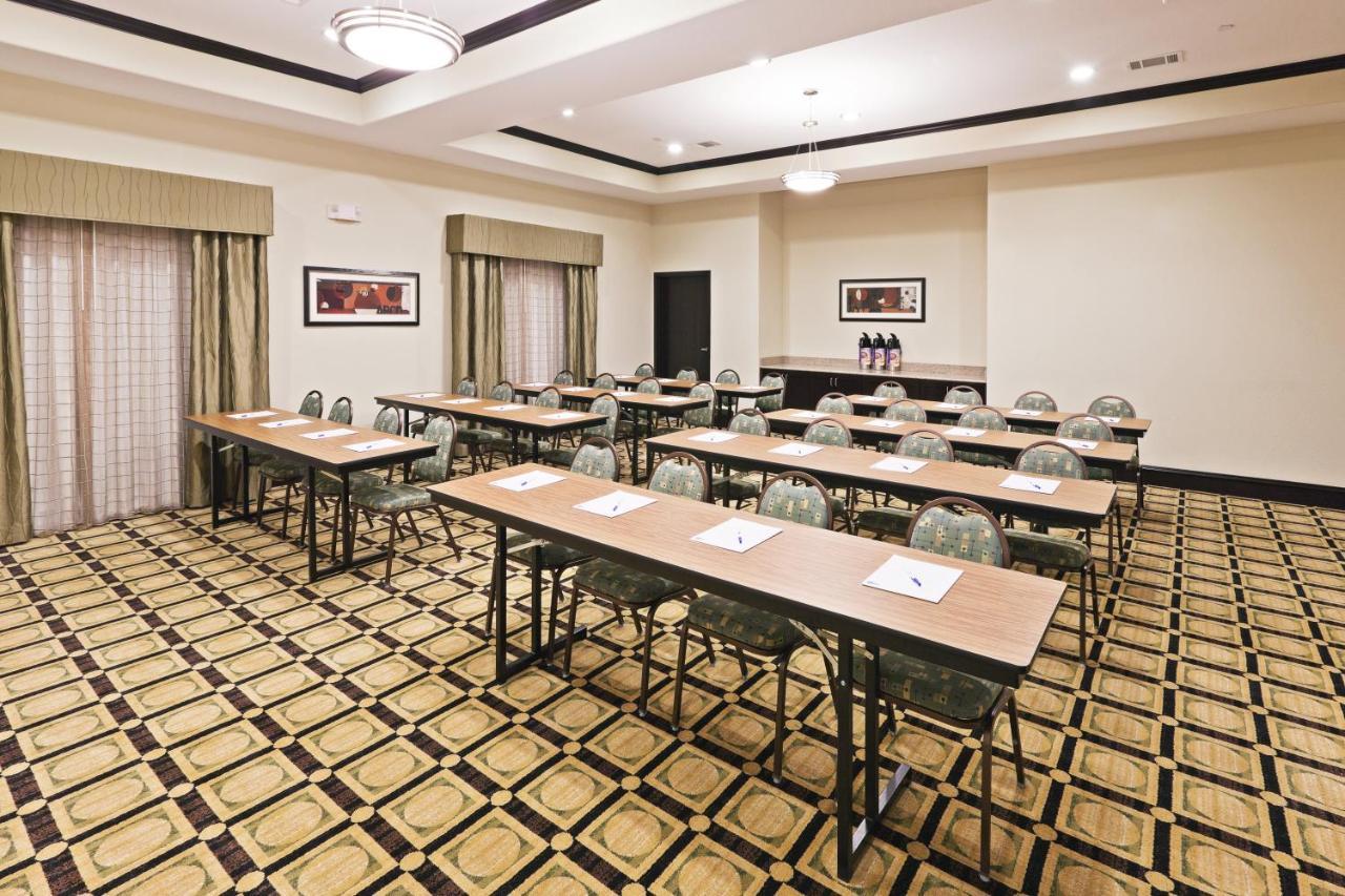Holiday Inn Express & Suites Brownfield Экстерьер фото